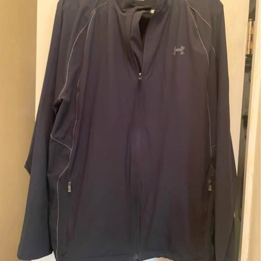 Men's Under Armour (size XL) Full Zip Lightweight Black Jacket